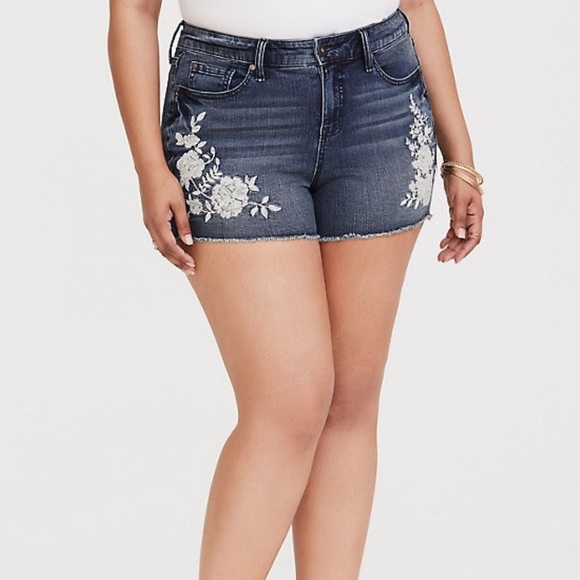 Torrid Embroidered High Rise Shorts Size 12 - Picture 3 of 7